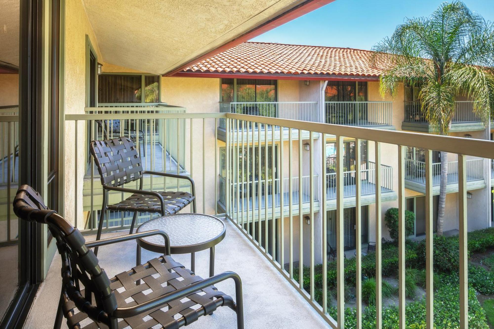 Отель Doubletree By Hilton Ontario Airport Экстерьер фото